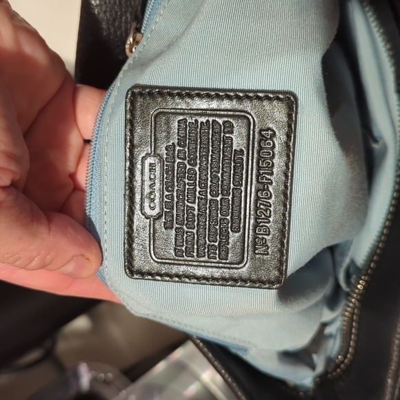 Elegant Black Leather Women's Bag - Picture 8 of 9